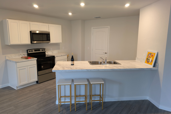 Kitchen - Bedroom in a Brand New Build - Utilities Included - Walk or Via Link to Campus House