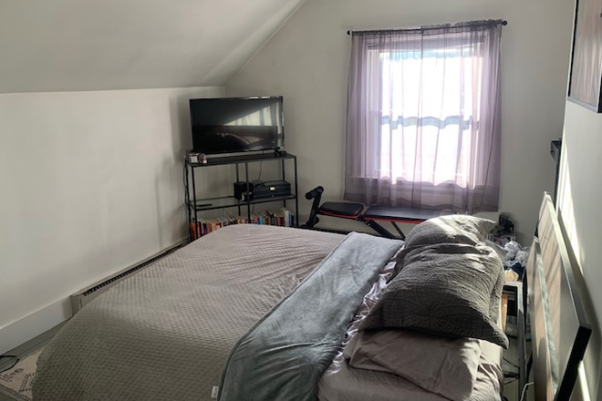 Bedroom - 3rd Floor Apartment - Convenient to campus in quiet building