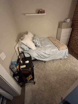 Bedroom - SPRING SUBLET - 1036 University Apartments