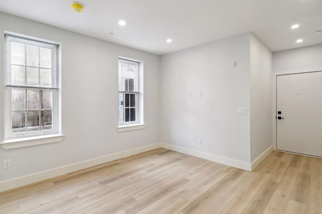 Living Room - Hawthorne Hall Apartments