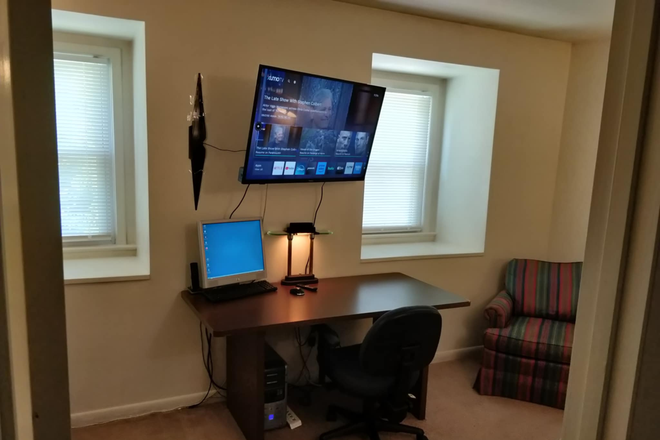 desk - Furnished Room House