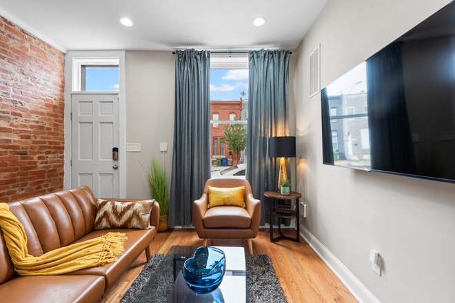 Living Room - Shared - Large Private Bedroom & Bathroom in New Townhome, Hopkins Shuttle Stops Here!