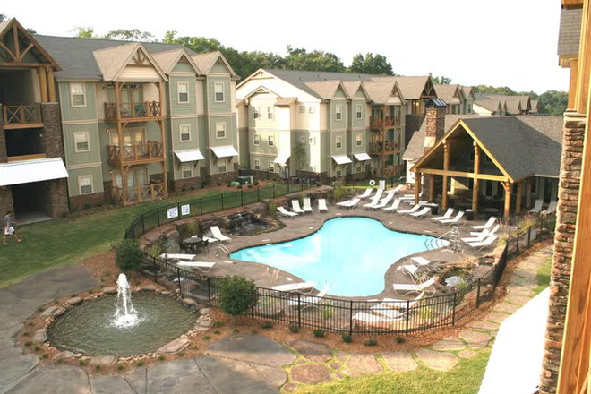 Pool - Crawford Falls! Move in Special! Available for Fall 2026 & Spring/Summer 2027. Condo