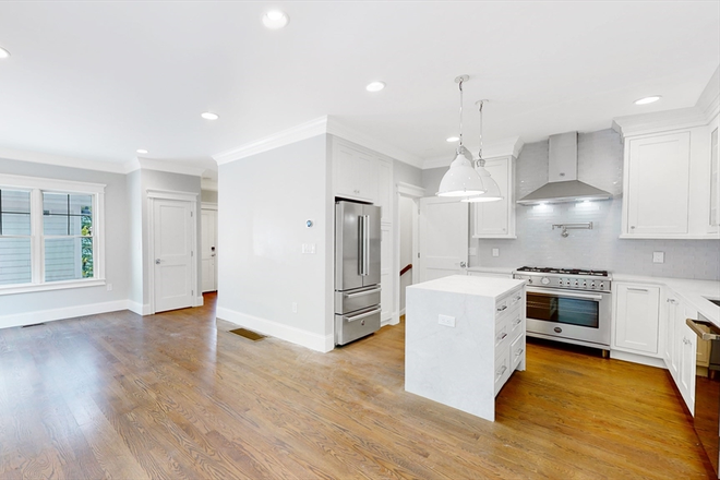 Kitchen - MASSIVE 4Bed / 3.5Bath in Brookline - Steps to Green Line