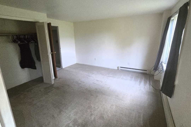 Bedroom - Private 1 BR Apartment on Scenic Land