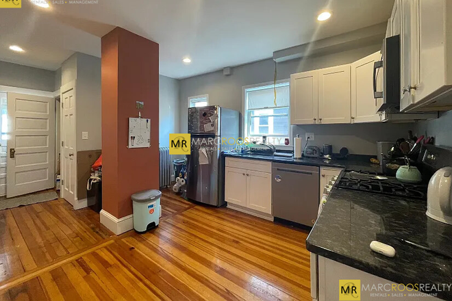 Call NOW for showings! 617-236-8600 - BERWICK ST - *6/1/2026* HUGE 2 FLR *NO FEE* 5BR BY TUFTS W/ LNDRY IN BLDNG, BALCONY, PORCH, 2 BATH!