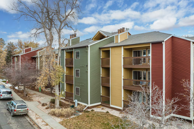 Outside view - Looking for a roommate! (Summer/Fall Semester)
