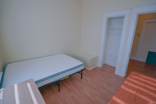 Bedroom - 6015 Waterman #2 Apartments