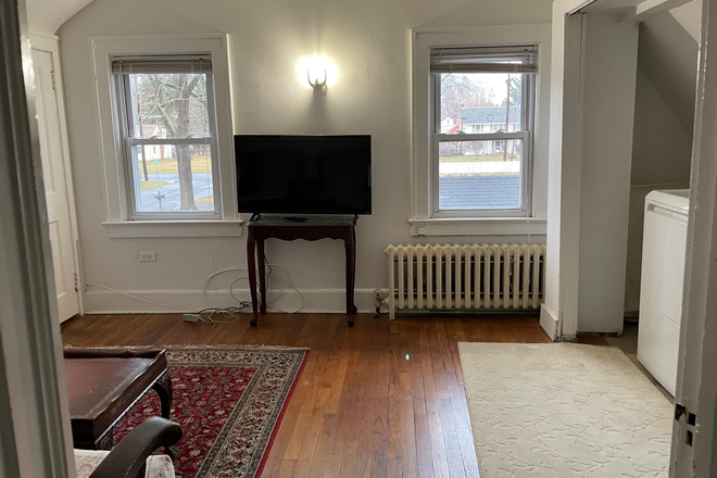 Living room - Furnished 2BR apt-Wilder Ave-Princeton Junction