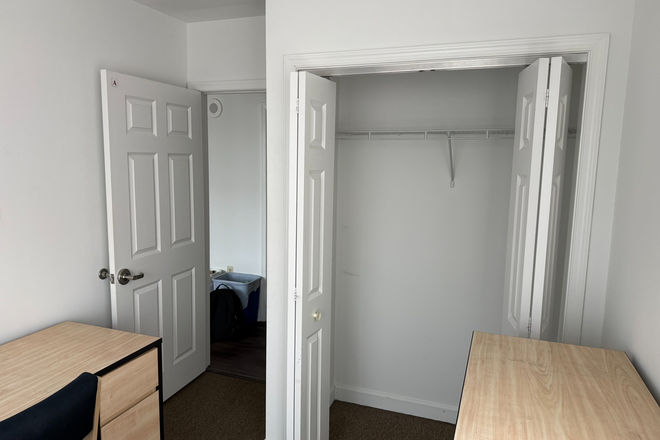 Bedroom - Commons 7 3x2 $800/Month Apartments