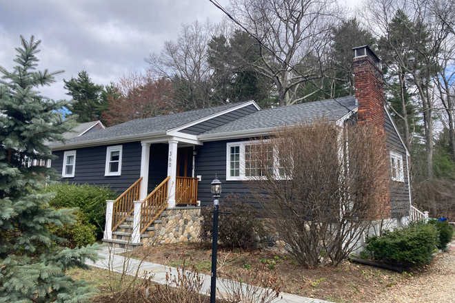 Outside view - Single Family house in the beautiful town of Sudbury, top-rated schools, spacious backyard