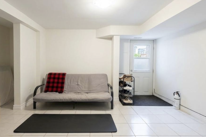 Living room - 1 bedroom in 4 bedrooms and 2 bathrooms Unit