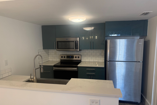 Kitchen - Recently Renovated 2/2.5 South Miami Townhome