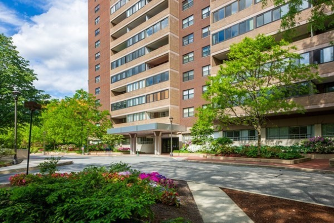 Main Entrance - Hawthorne Place Apartments