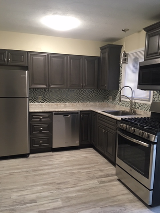 sample kitchen - Brook Haven Condominiums - Manchester, CT