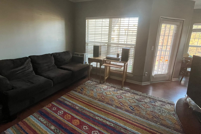 Living room - Furnished and renovated 1BR/1Bath Condo (10 min to MUSC), 15 min to Folly Beach, 3 months or longer