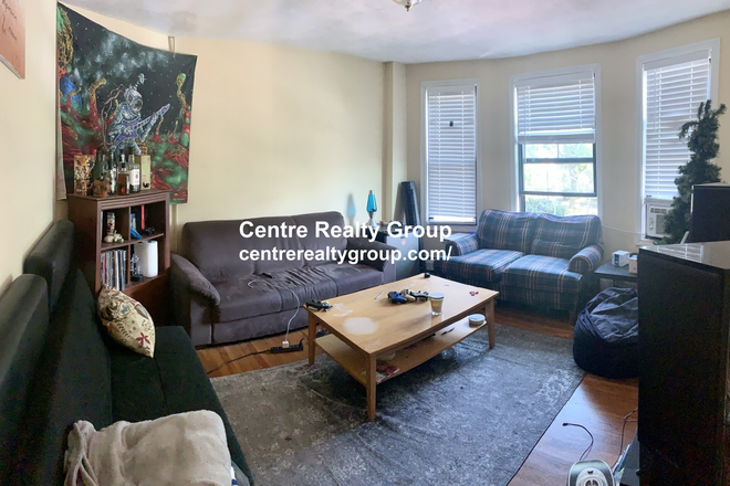 Living room - Huge 4 bed on Tremont St. In Mission Hill with 2 full bathrooms! Apartments