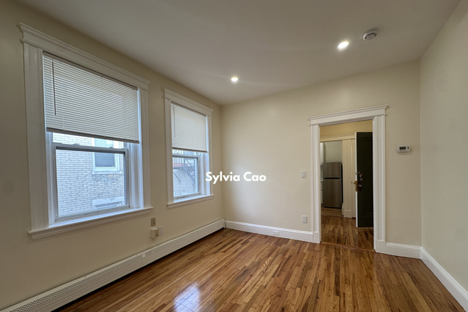 1 - Avail NOW - Renovated Spacious Studio, B-Line, H/HW inc.| Dishwasher