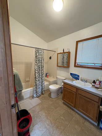 Bathroom 2 - 891 18th St #2 - Spring Sublease Duplex