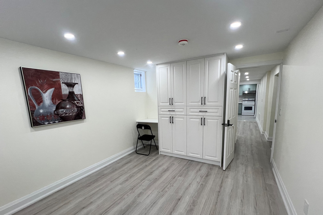 Bed Room 3 - 3 Bed Rooms attached with 3 washrooms,.Two studens can share a roo. Kitc House