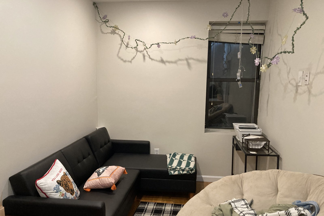 Living room - 3 Bed Available 9/1/26! *CONTACT NOAH 603-470-8181 Apartments