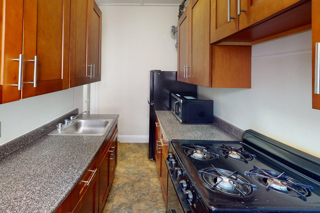 Call NOW for showings! 617-236-8550 - BOYLSTON ST - *NO FEE* CUTE & COZY OPEN STUDIO *AVAIL NOW* W/ H&HW INC, LNDRY IN BLDNG, BAY WINDOW! Apartments