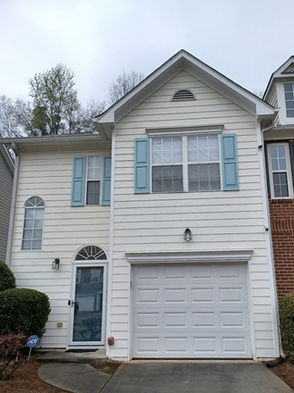 Front of the house winter - 15 min to Emory Hospital, Emory Campus & CDC Furnished 1 BR & Private full bath - utilities included Townhome