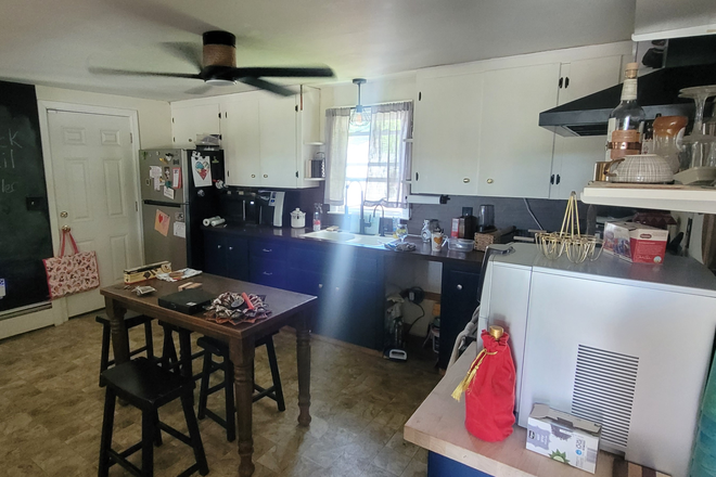 Kitchen - Room for Rent, 5 Minutes from Eastern House