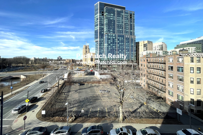 ! - Park Drive renovated 1 bed with dishwasher, hardwood floors, HT/HW incl. Great view! Apartments