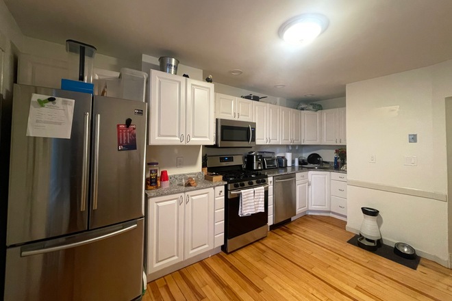 Call NOW for showings! 617-236-8600 - L STREET - CHARMING SOUTH BOSTON 3 BED! *AVAIL 9/01/2025* Apartments