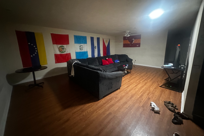 Living Room - Sublease Pheasant Run Townhome