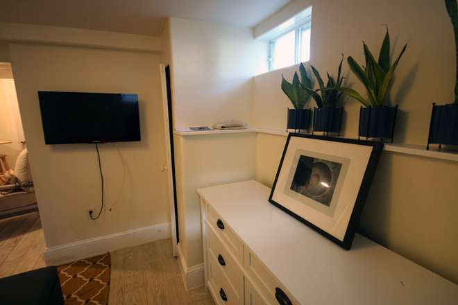 Bedroom detail - Cozy Studio in Huron Village Apartments