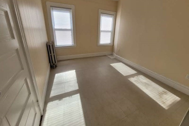 Bedroom - **NO BROKERS FEE!!** 5 Bed / 1.5 Bath w/ parking for rent! Available 9/1/26!! Apartments