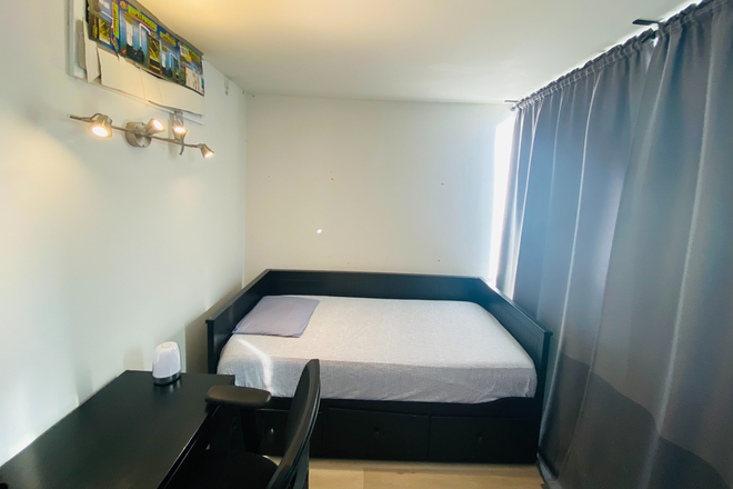 General Bedroom Visual - 1 bedroom, fully furnished condo near Dundas Square—ALL amenities & wifi included - 86 Gerrard St E