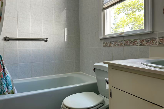 Private bathroom - Furnished primary bedroom-Erdman Ave-Princeton House