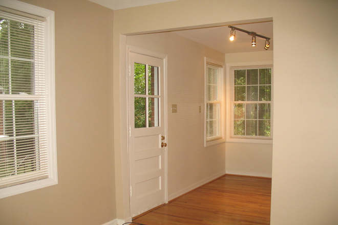 Living room facing kitchen - 5015 Blackfoot Place: 5 bedroom, 3 bath house close to public transportation