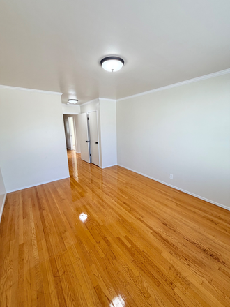 bed - Apartment for rent steps from Geary St and 10 minutes from USF Campus