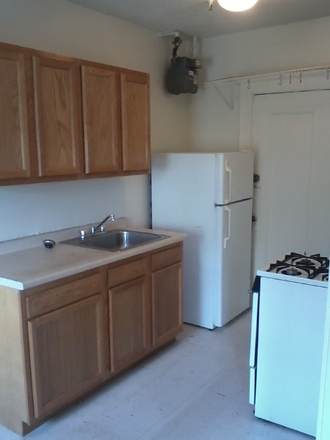 hubrealtyproperties.com - Wonderful front view one bedroom, with large kitchen, in Fenway Apartments