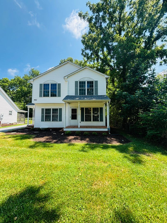  - 2 Bedroom 2.5 Bathroom Townhouse