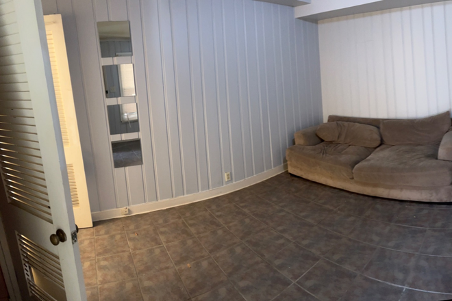 Downstairs bonus room - Guest house