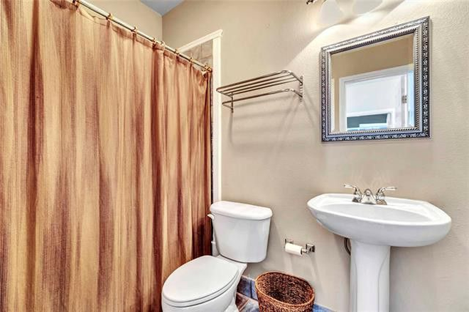 Bathroom 2 - Large Modern Home - Young Professionals. Movie Room. Pool. Game Room. Furnished Bedroom - Optional
