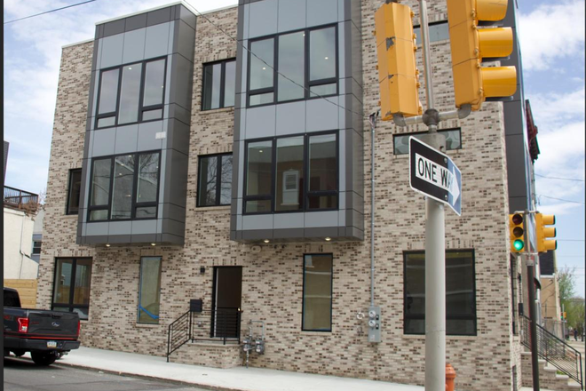 Outside View - Fully Furnished Two Bedrooms with private Bathrooms Bi-Level Apartment - Temple
