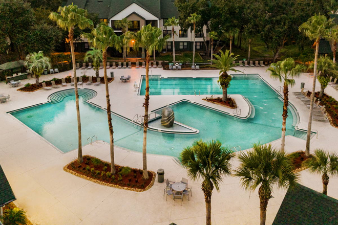 Pool - Forest Lake Apartments