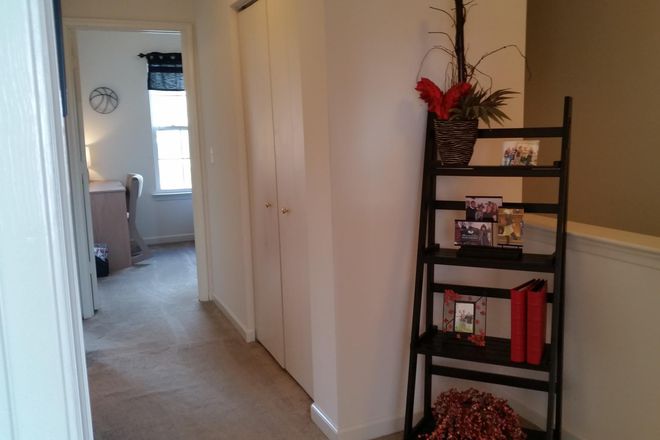 Spacious upstairs with huge closet - Pheasant Run Townhomes