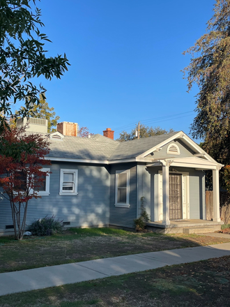 Front of house - Cute and cozy 2 bed, 1 bath duplex with garage and small fenced yard