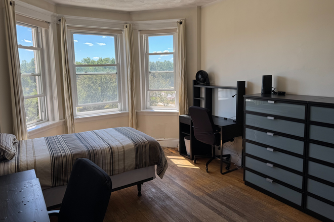 Double Room Photo 2 - Private Furnished 2-Bedroom Split Apartment