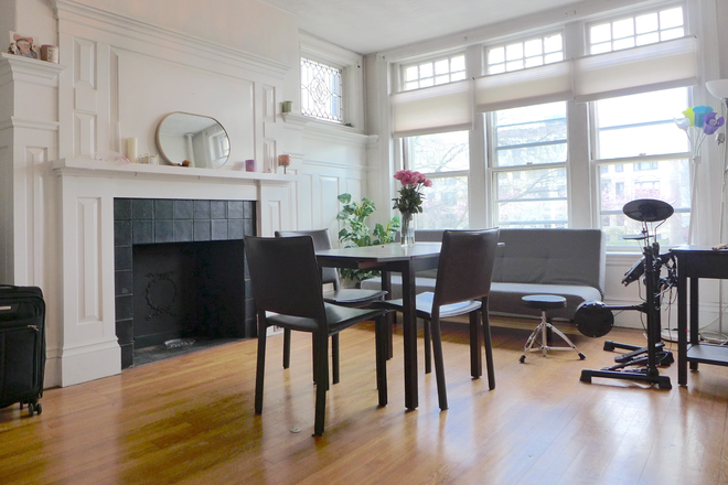 bostonrealtyonline.com - Expansive Brookline Four Bed Two Bath with Charming Historic Personality