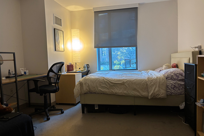 Bedroom - Spring semester sublet 7 mins to Harvard Yard