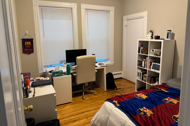 Bedroom - Summer (May - August) Sublet -- 1 Bedroom in a 4-Bedroom Apartment