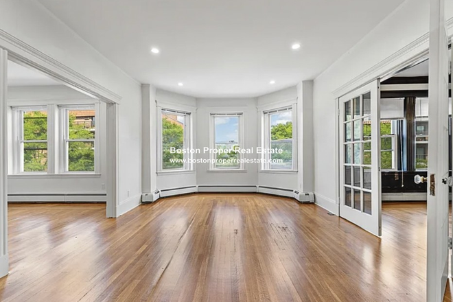 A - Huge unit... w/laundry/parking/outdoor space... OH MY.... Condo